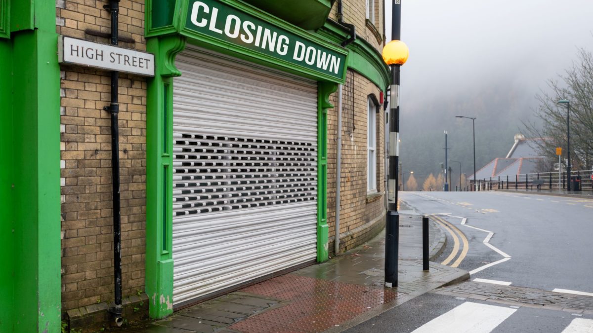 An image of a chuttered shop that says closing down